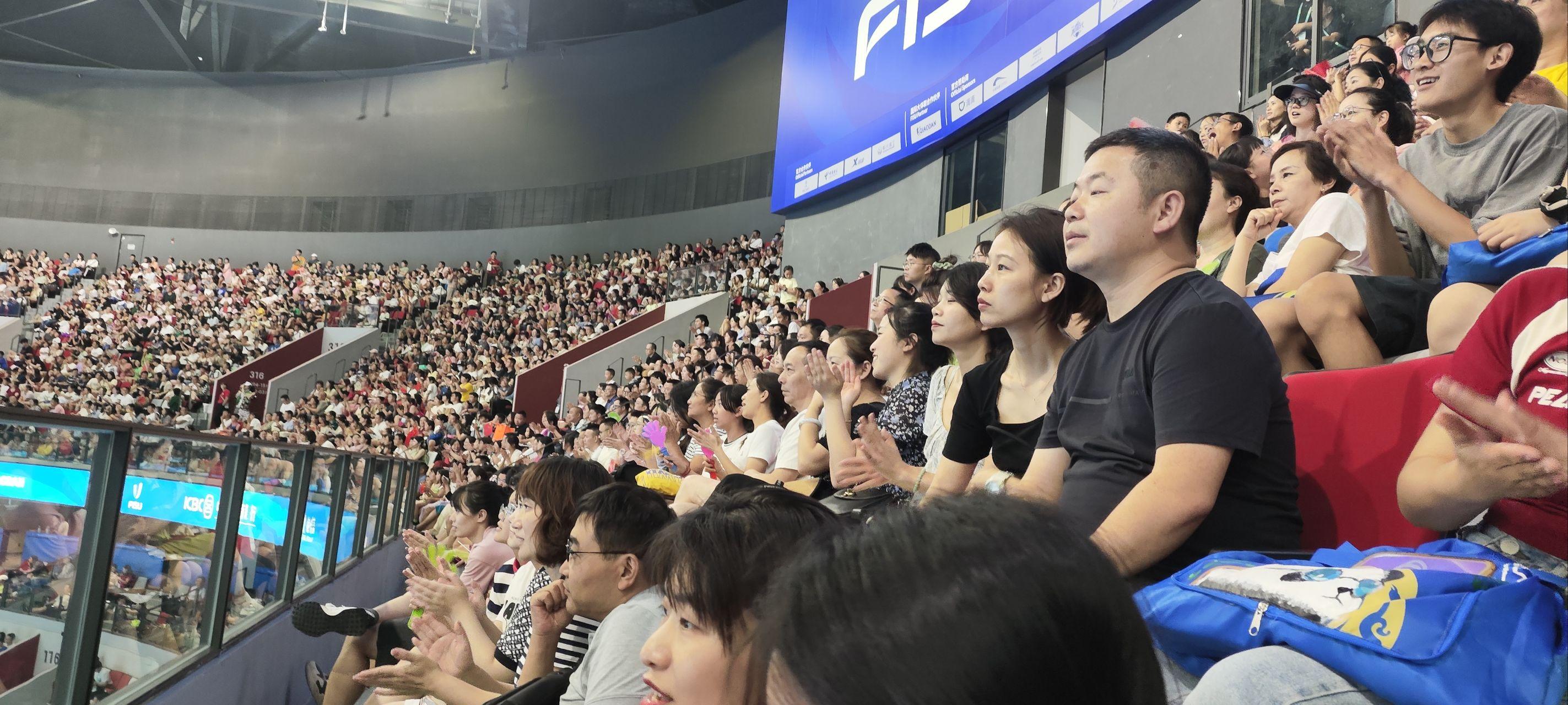 华体会hth-决赛现场观众席座无虚席,气氛热烈 第1张 华体会hth-决赛现场观众席座无虚席,气氛热烈 第1张