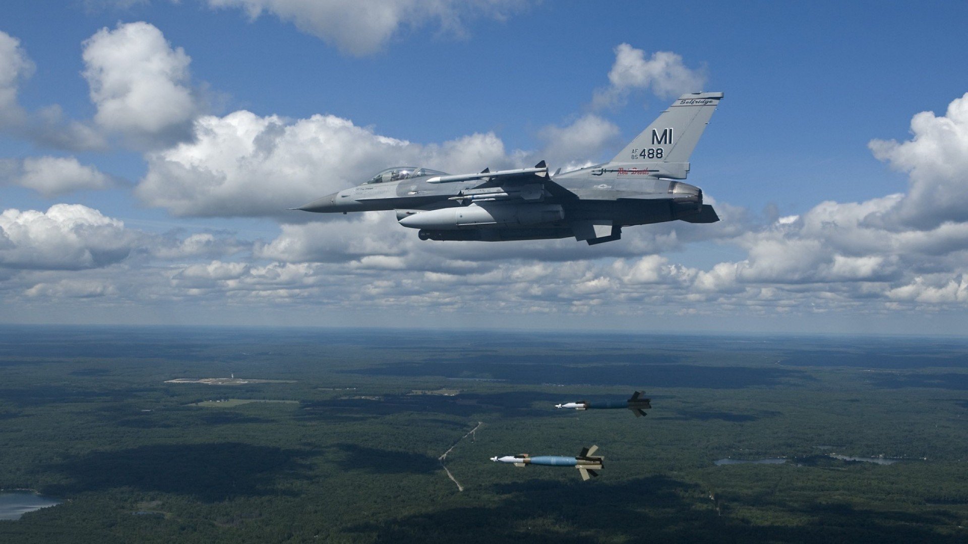 华体会-新疆队绝命追击，哈登伪装出战—F1新赛季巴林站背后的篮球暗战  第1张